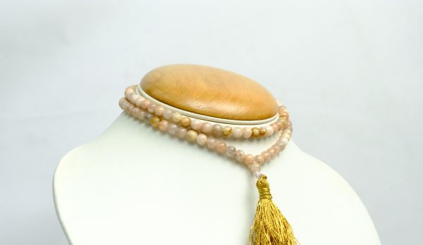 Peach Moonstone Mala 6 mm