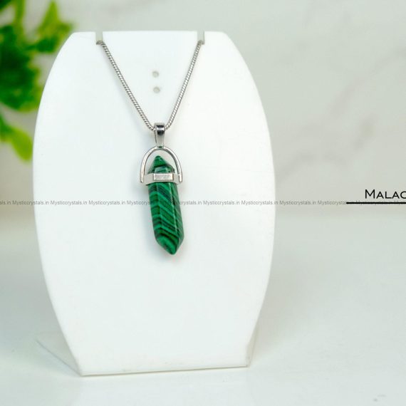 Malachite Pointer Pendant